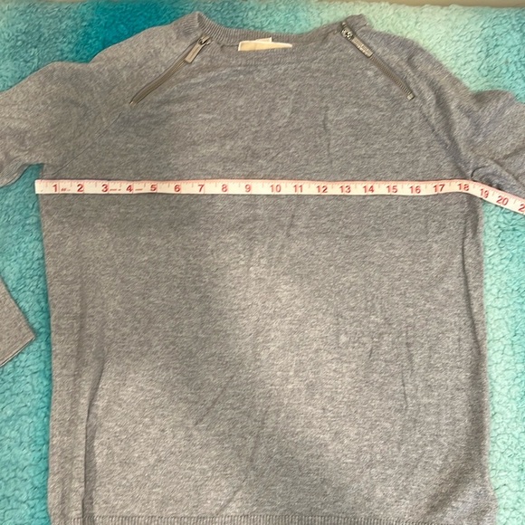 🔥Michael Kors Gray Top with Zipper Accents🔥 - Picture 4 of 6